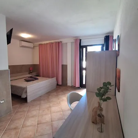 Mivida Le Stanze Di Ada Affittacamere 3*